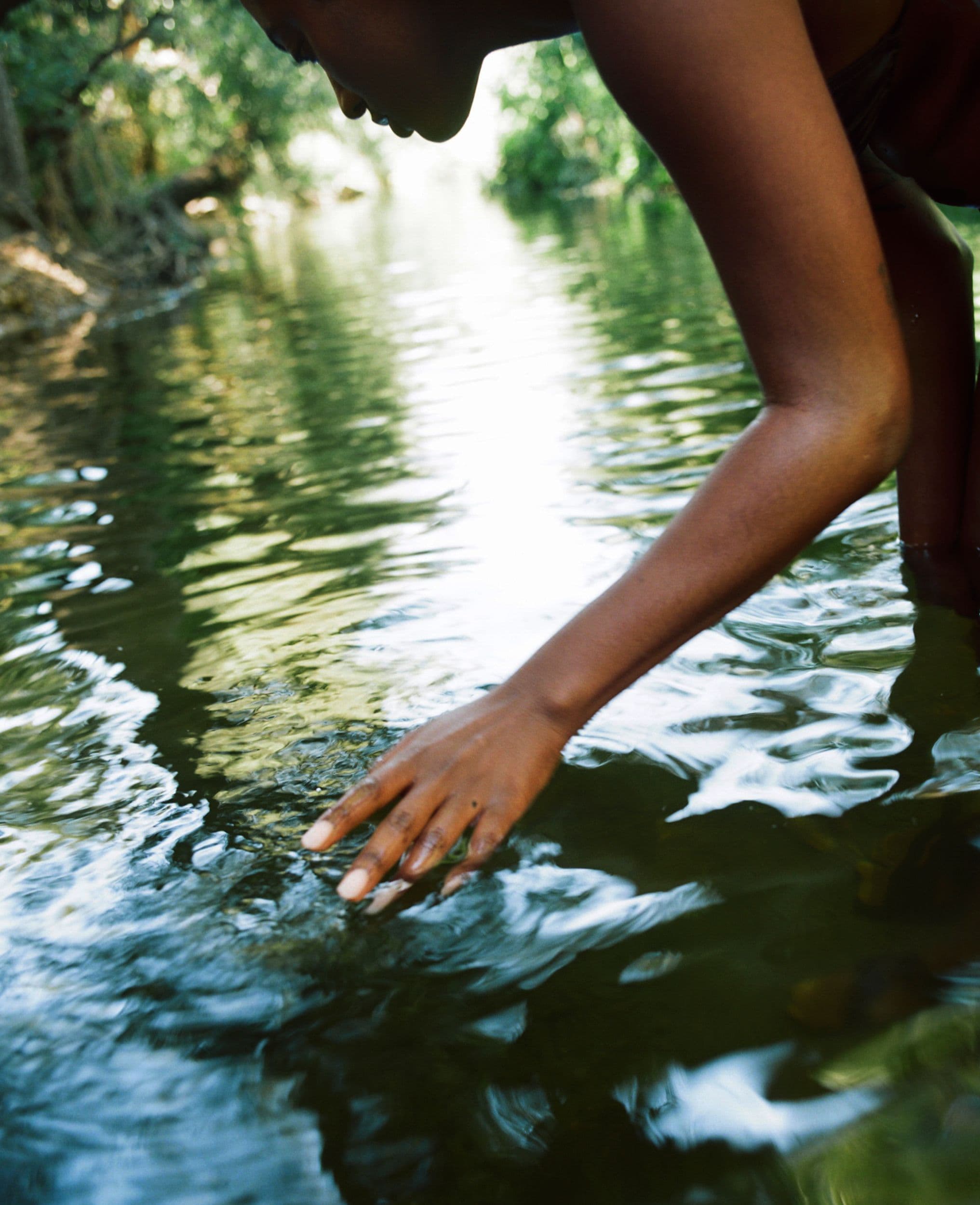 hand in water